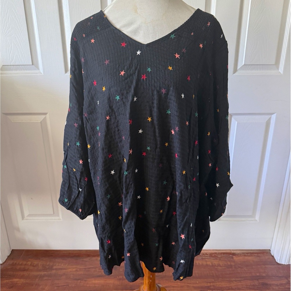 Torrid Womens 6/6X/30 Black Star Smocked V-Neck Pullover Tunic Top  Long Sleeve